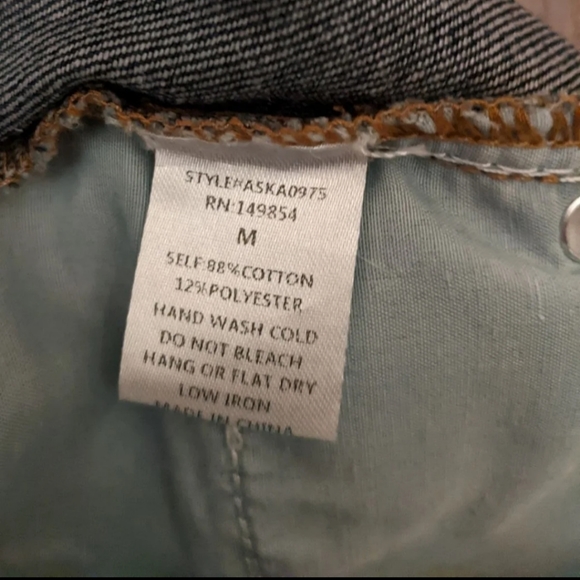 Denim mini skirt women's‎ size medium - Picture 3 of 4